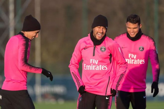 包含多特蒙德内部会议纪要流出：赛后战术微调，法国杯使命明确，训练强度明显提升的词条