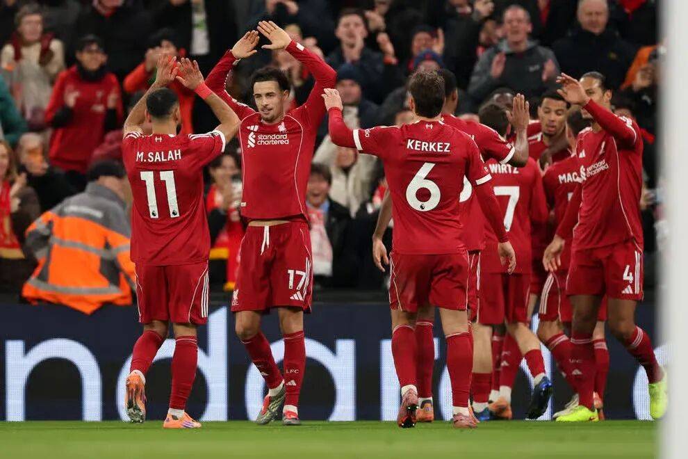 关于利物浦训练开放日；今晚调整名单引欢呼；NBA季后赛在即；赛季目标并未改变的信息