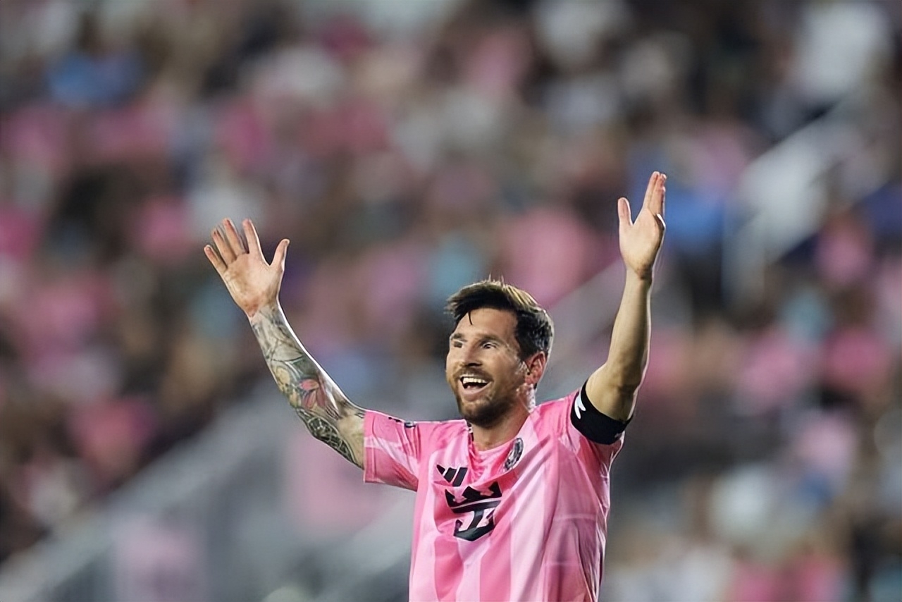 关于关键时刻突围战来临，本菲卡围绕西甲防线松动，话题不断，资深球员宣示担当的信息